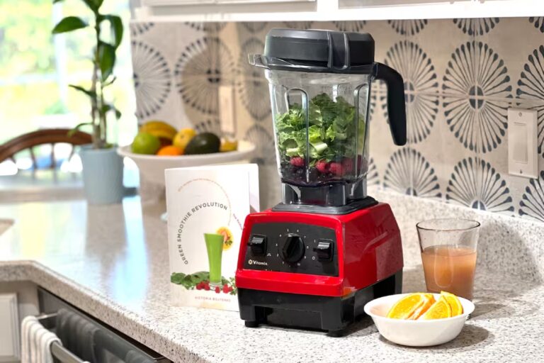 Parrot Holiday House Full Kitchen 7