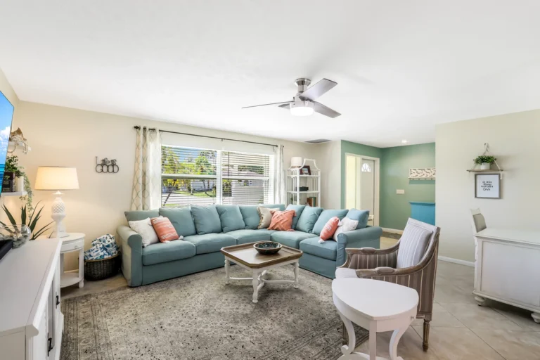 Parrot Holiday House Image Library Imgs 44