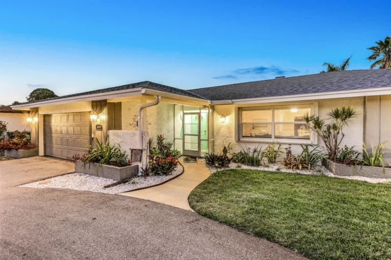 Parrot Holiday House Image Library Imgs 45