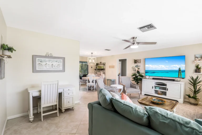 Parrot Holiday House Image Library Imgs 48