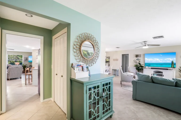 Parrot Holiday House Image Library Imgs 50